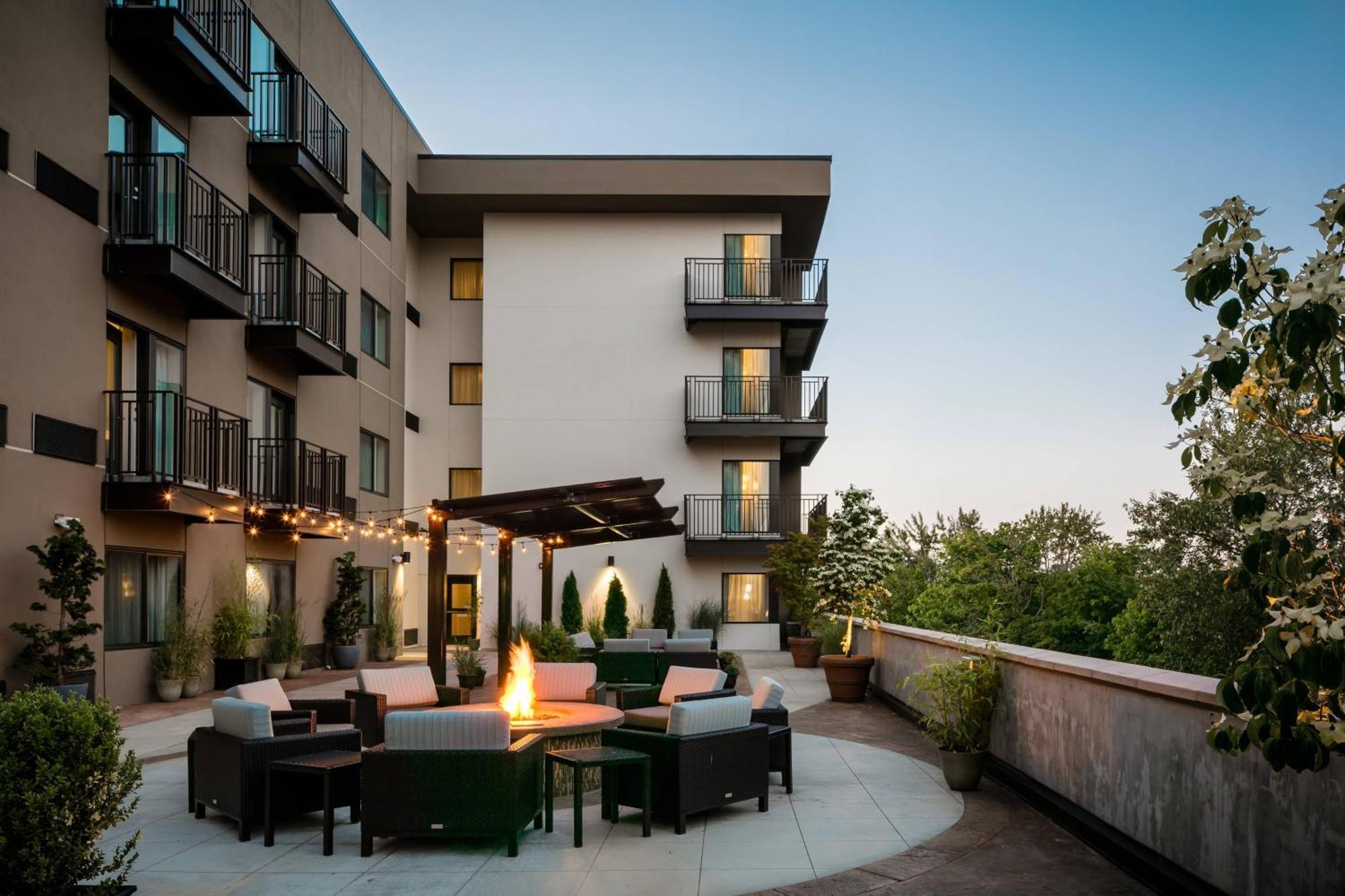 Courtyard By Marriott Corvallis Exterior photo